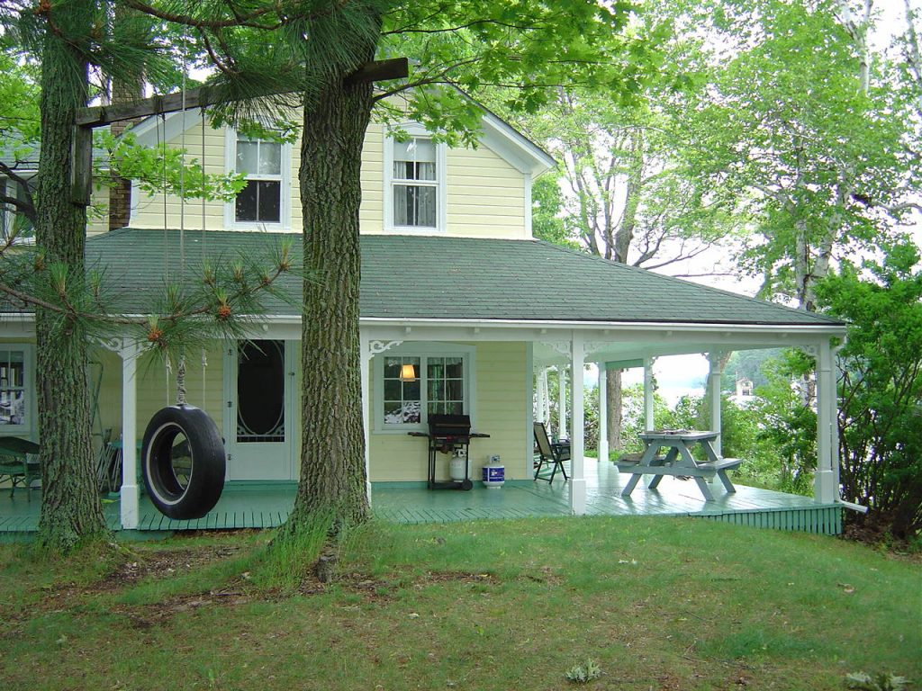 A historic cottage near Portland, Ontario - Fancy Free Island